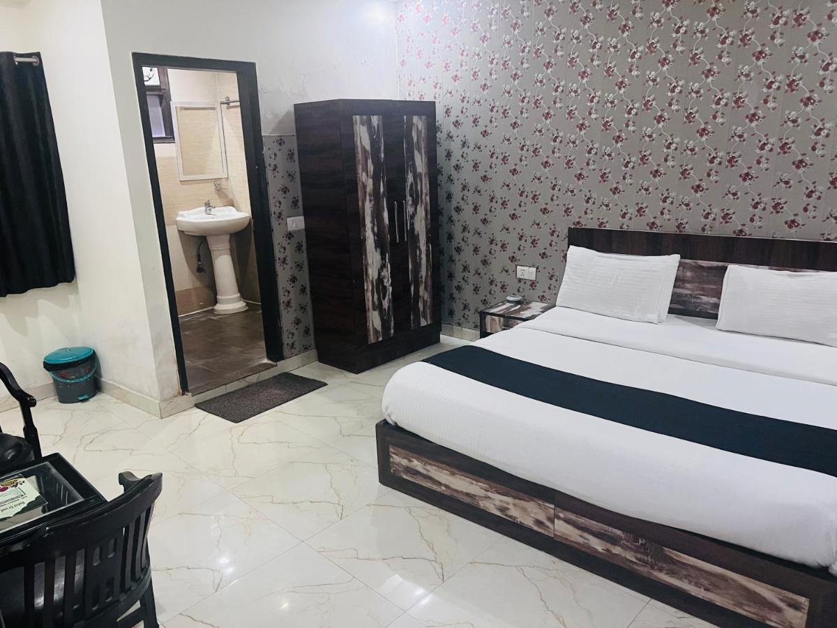 Hotel Cozy Cave Delhi Aiport