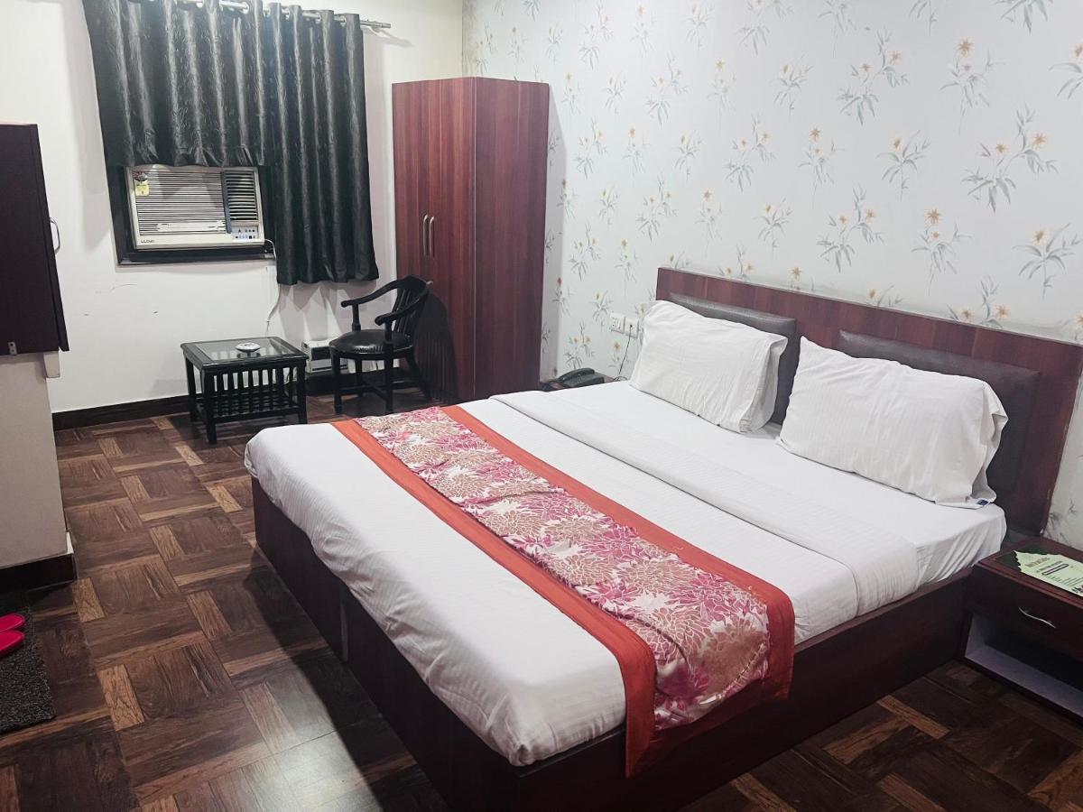 Hotel Cozy Cave Delhi Aiport 3*