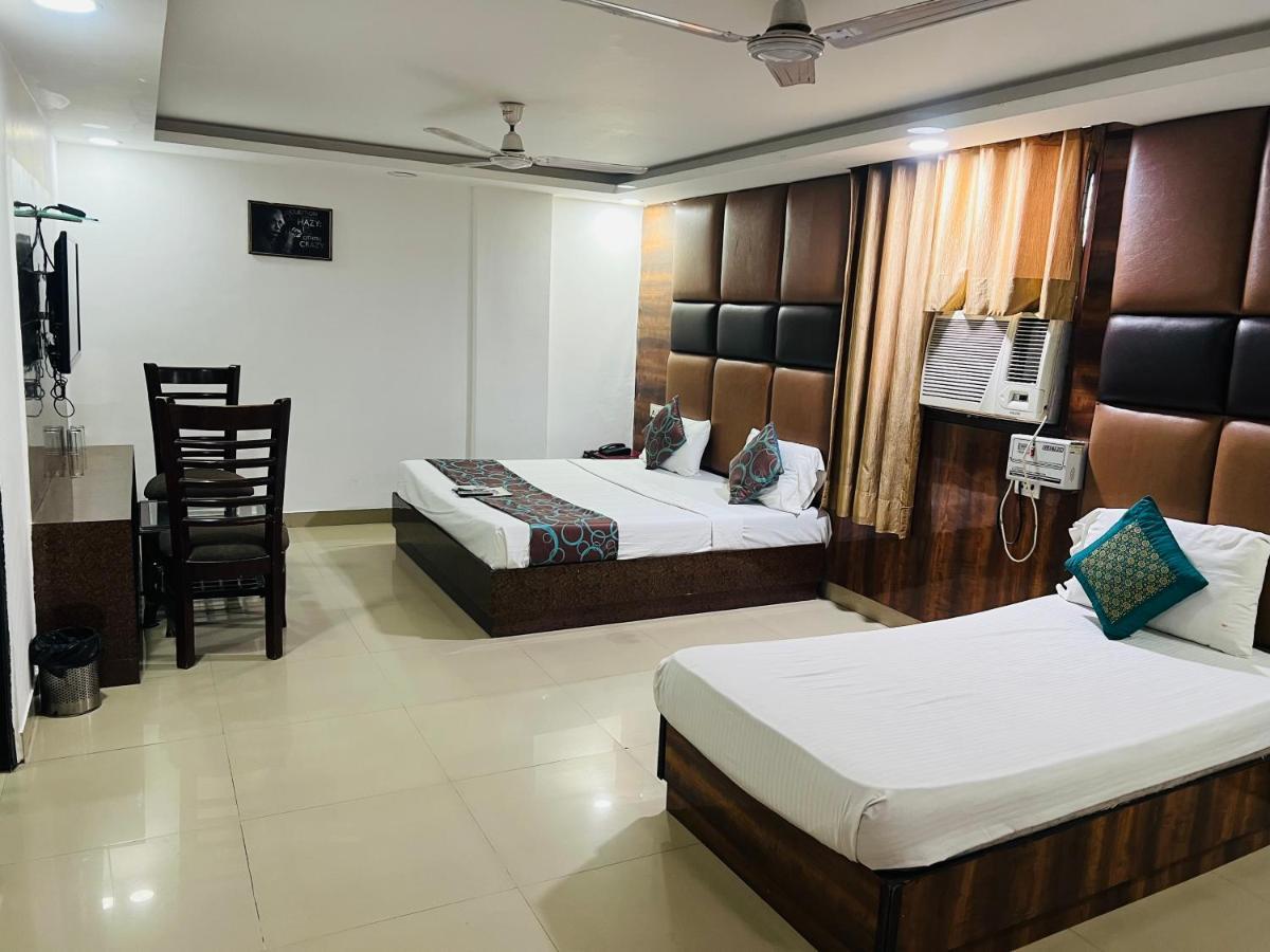 Cozy Cave Delhi Aiport Hotel 3*