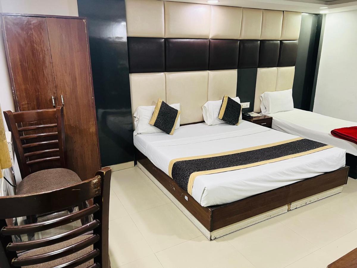 Cozy Cave Delhi Aiport Hotel 3*