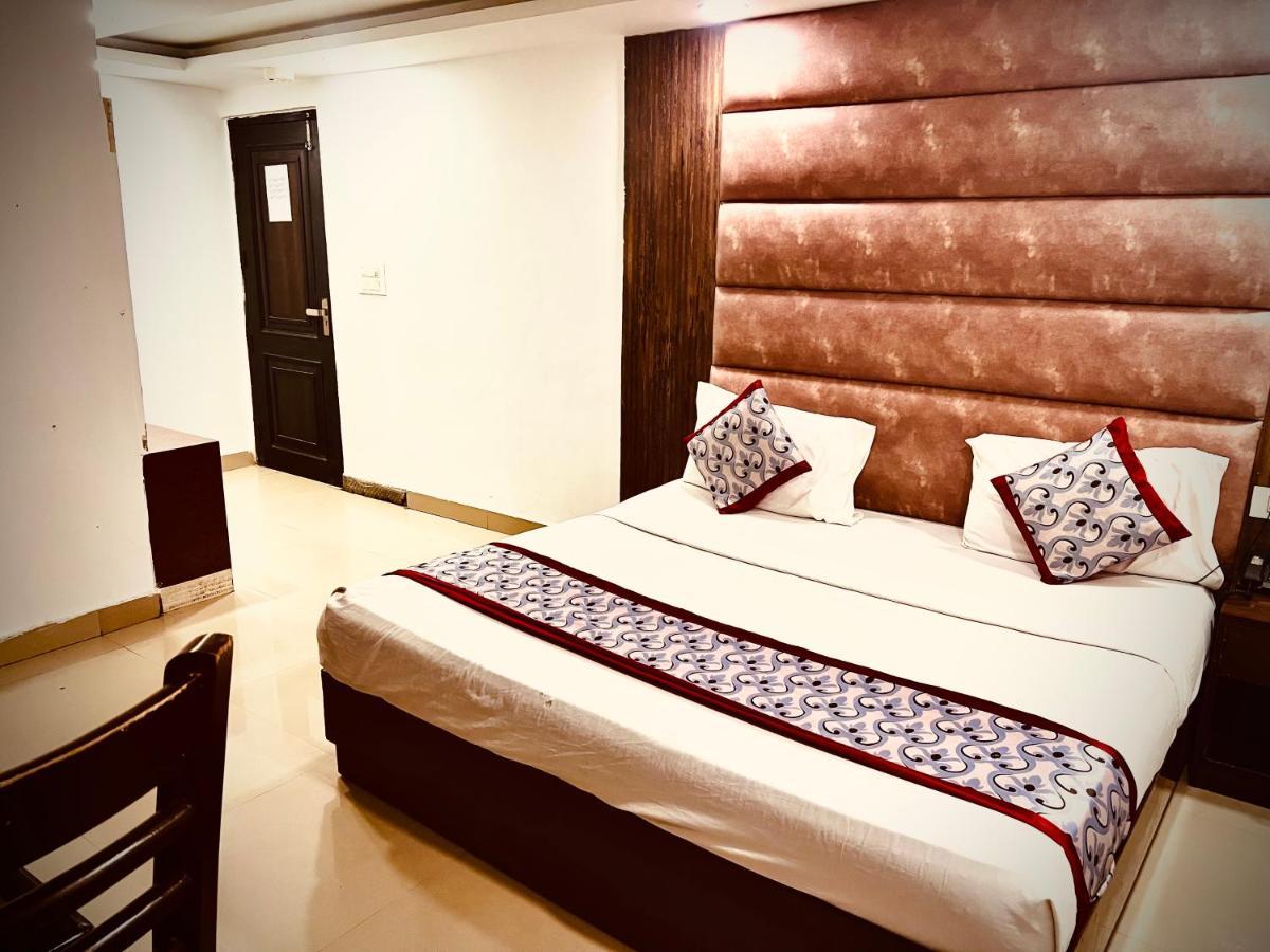 Hotel Cozy Cave Delhi Aiport 3*