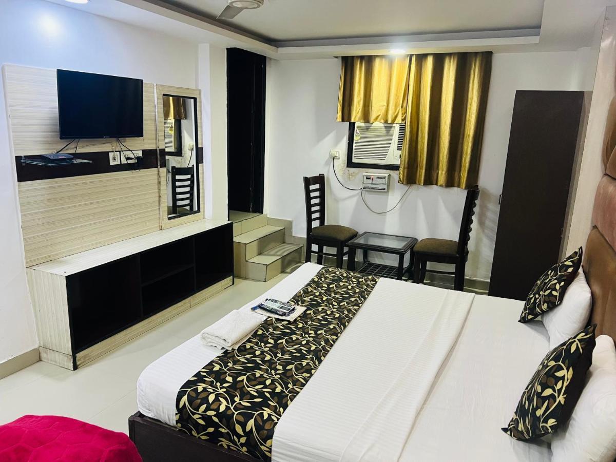 Cozy Cave Delhi Aiport Hotel 3*