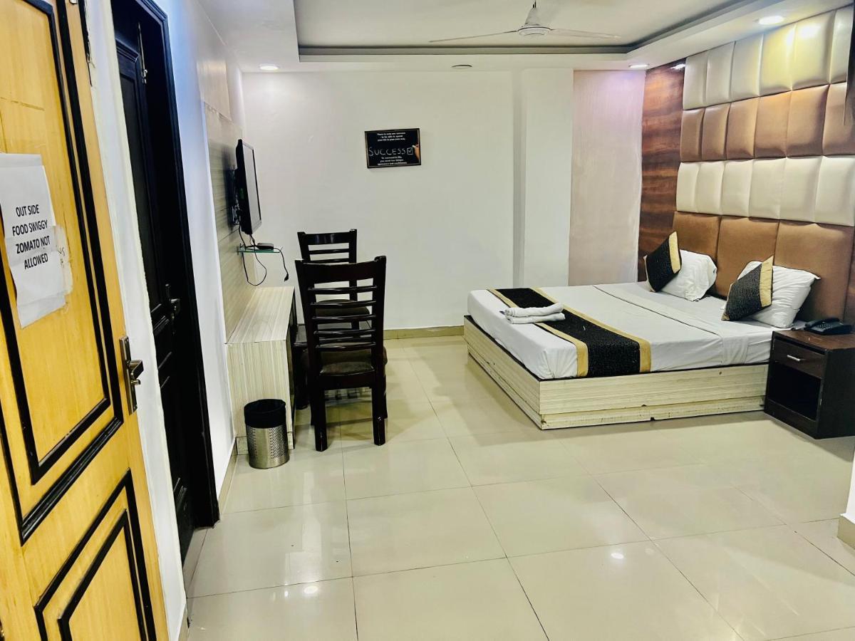 Cozy Cave Delhi Aiport Hotel